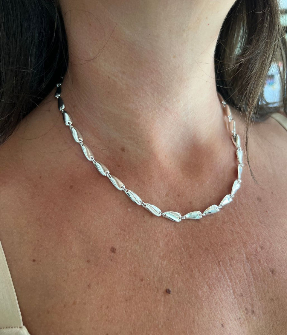 Silver Teardrop Link Necklace