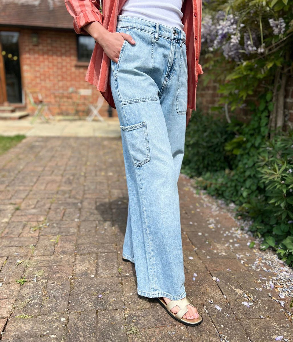 Relaxed Wide Leg Carpenter Jeans