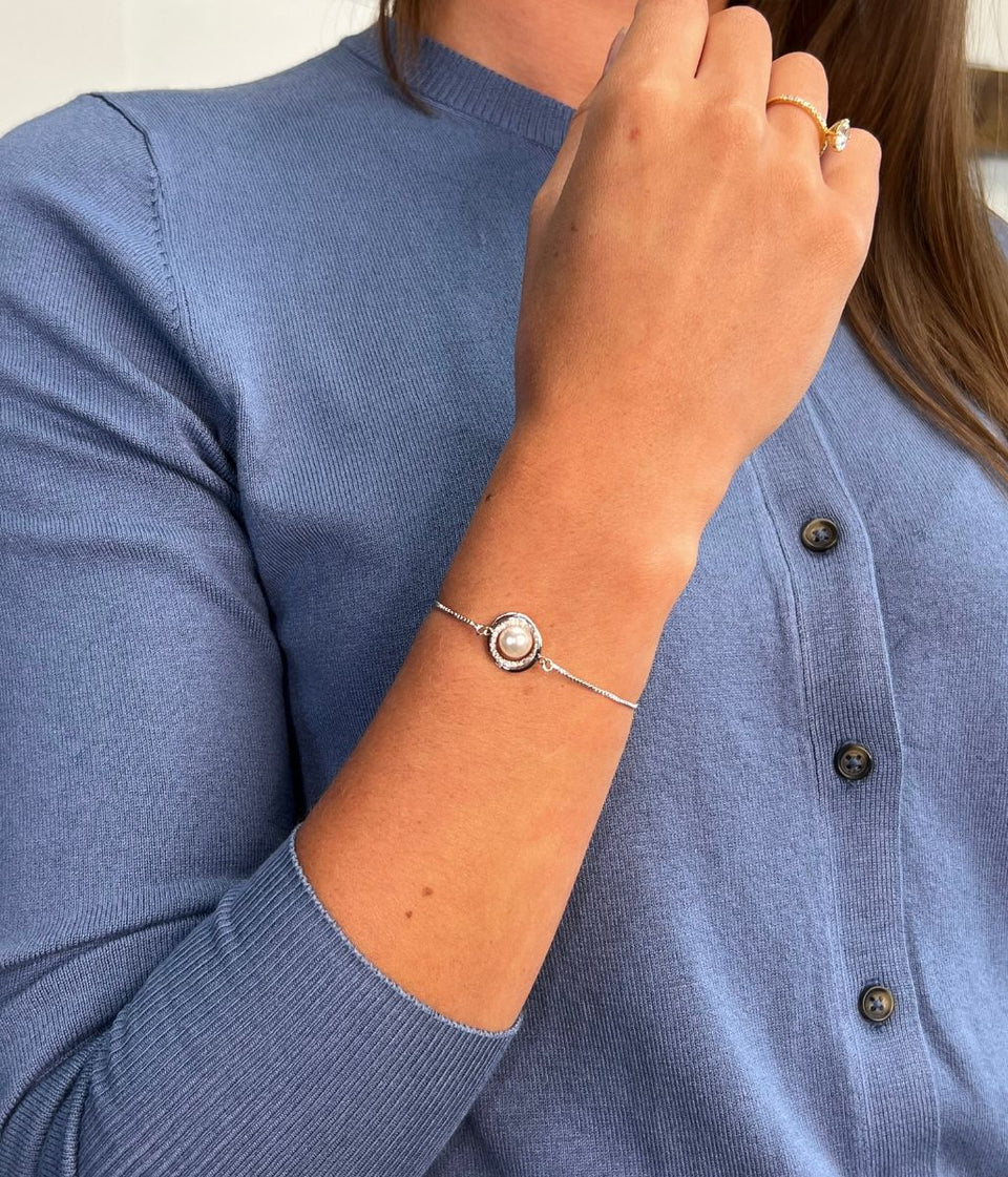 Valencia Diamante Pearl Drawstring Bracelet