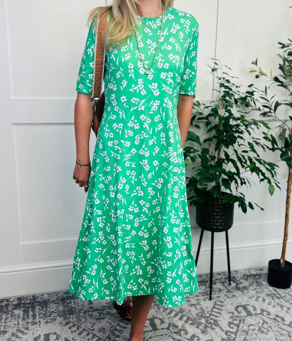 Green & White Printed Stretch Fit & Flare Midi Dress