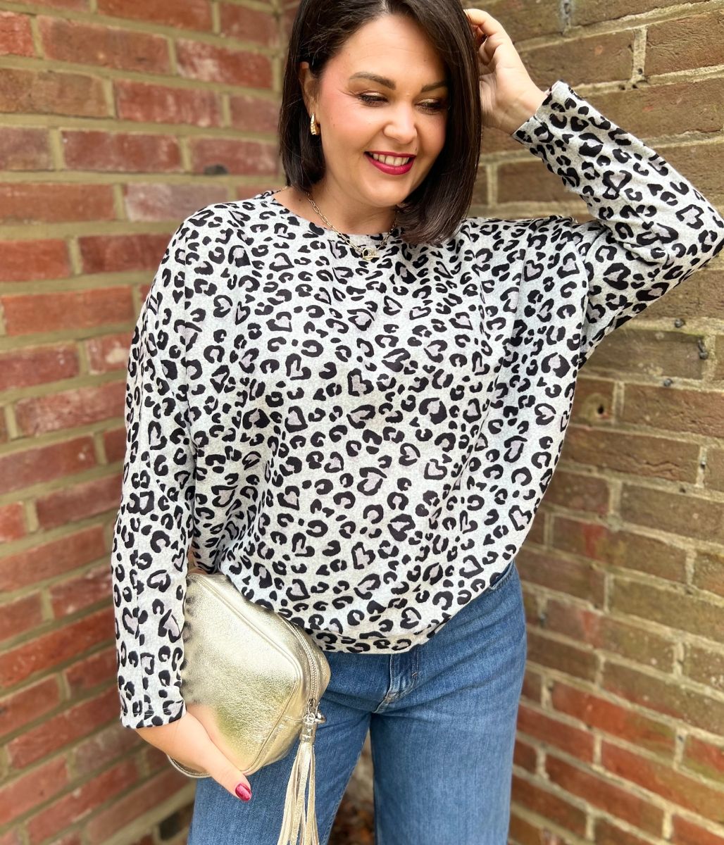 Grey Leopard Print Batwing Top – Highstreet Outlet UK
