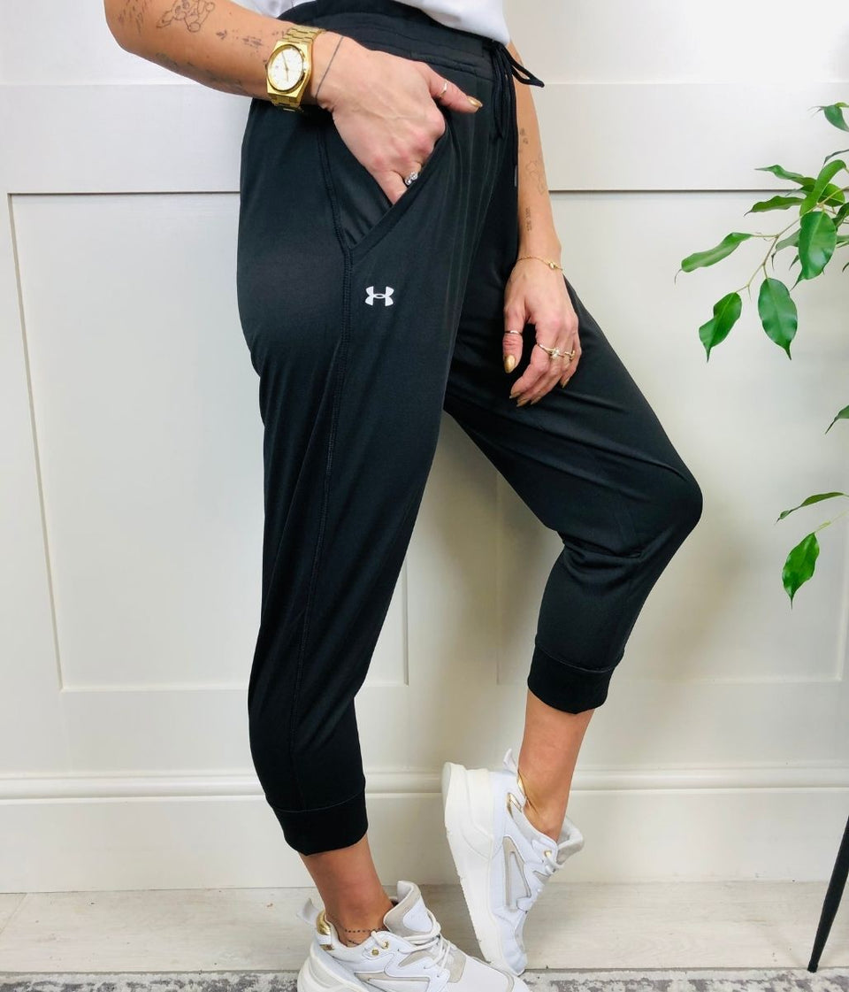 Black Loose Capri Joggers