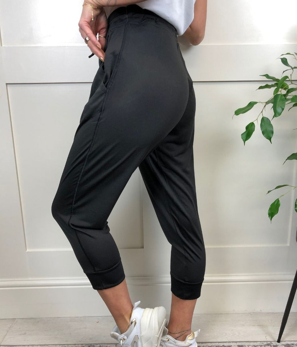 Black Loose Capri Joggers