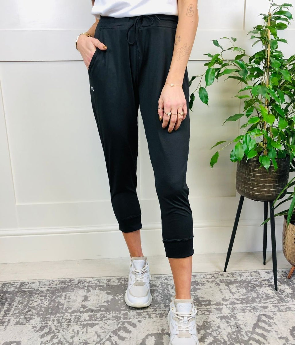 Black Loose Capri Joggers