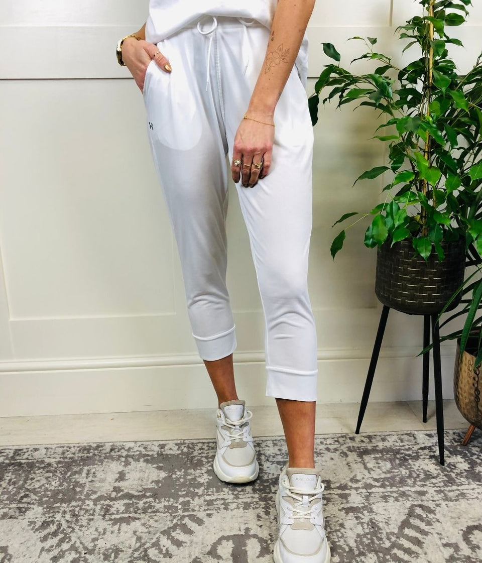 White capri joggers sale