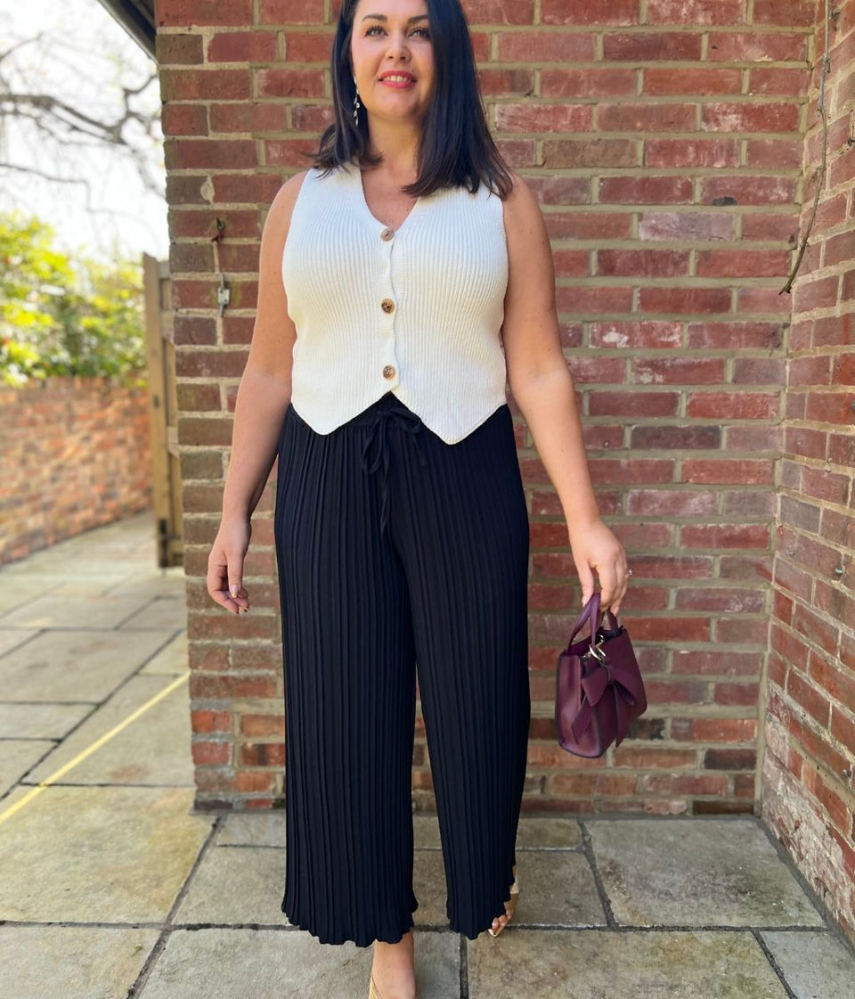 Black Pleated Trousers