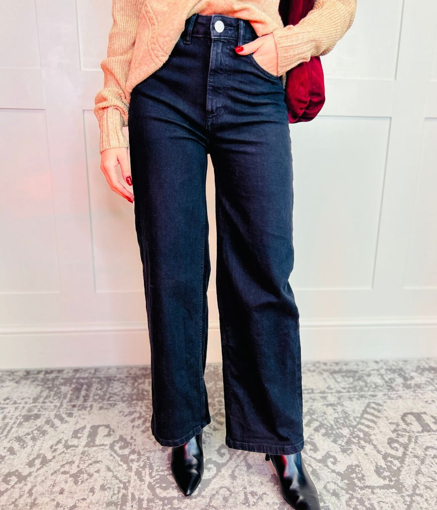 High-Waisted Black Wide-Leg Jeans with Slit Detail