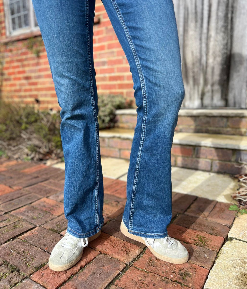 Mid Denim Eva Bootcut Jeans