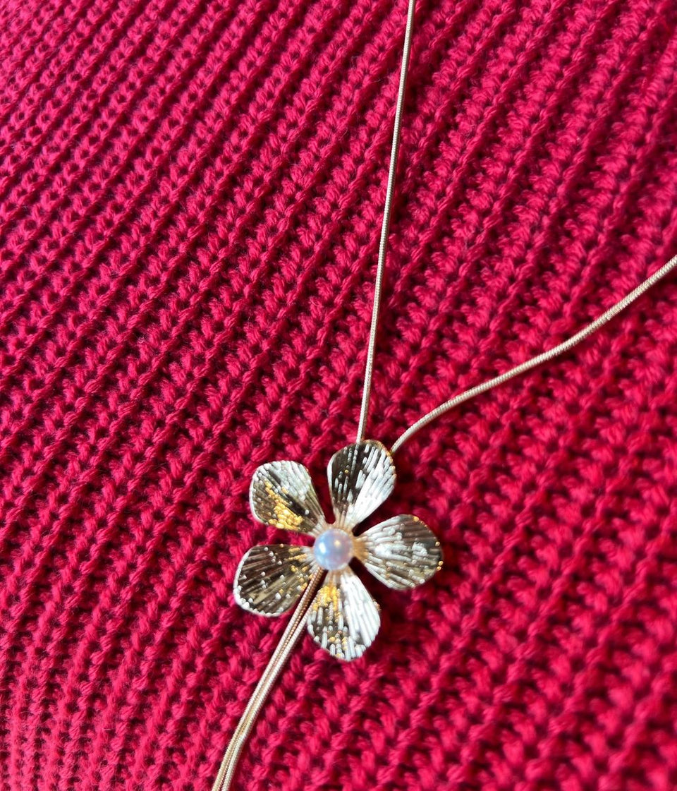 Gold Daisy Flower Necklace